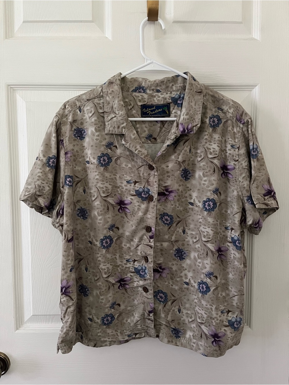 Island Traders Women's Beige and Floral Short-Sleeve Shirt